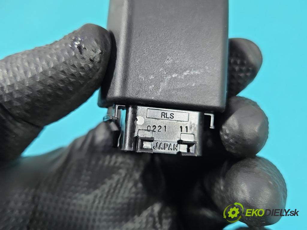 Suzuki SX4 S-Cross 2013-2021 1.4 T 129 HP manual 95 kW 1373 cm3 5- snímač déšť:  (Snímač dažďa)