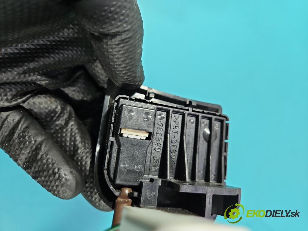 Suzuki SX4 S-Cross 2013-2021 1.4 T 129 HP manual 95 kW 1373 cm3 5- prepínač multifunkční: řízení: 75E890 (Prepínacie páčky pod volantom)