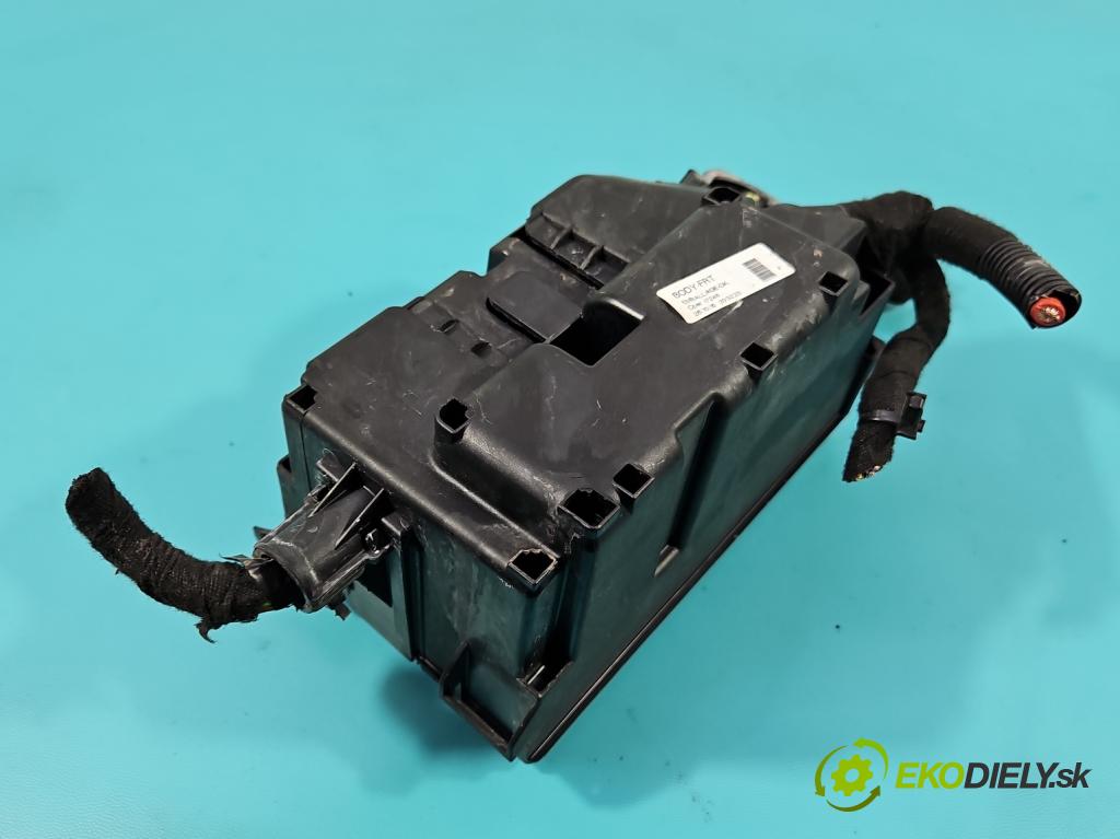 Opel Meriva B 2010-2017 1.4 16V 101 hp manual 74 kW 1398 cm3 5- skříňka pojistková  (Pojistková skříňka)