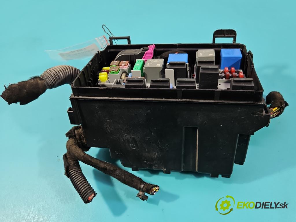 Opel Meriva B 2010-2017 1.4 16V 101 hp manual 74 kW 1398 cm3 5- skříňka pojistková  (Pojistková skříňka)