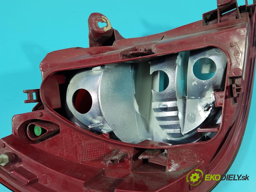 Renault Clio III 2005-2012 1.5 dci 68 hp manual 50 kW 1461 cm3 3- světlo zadní pravé 8200886946 (Klika dveří ostatní)