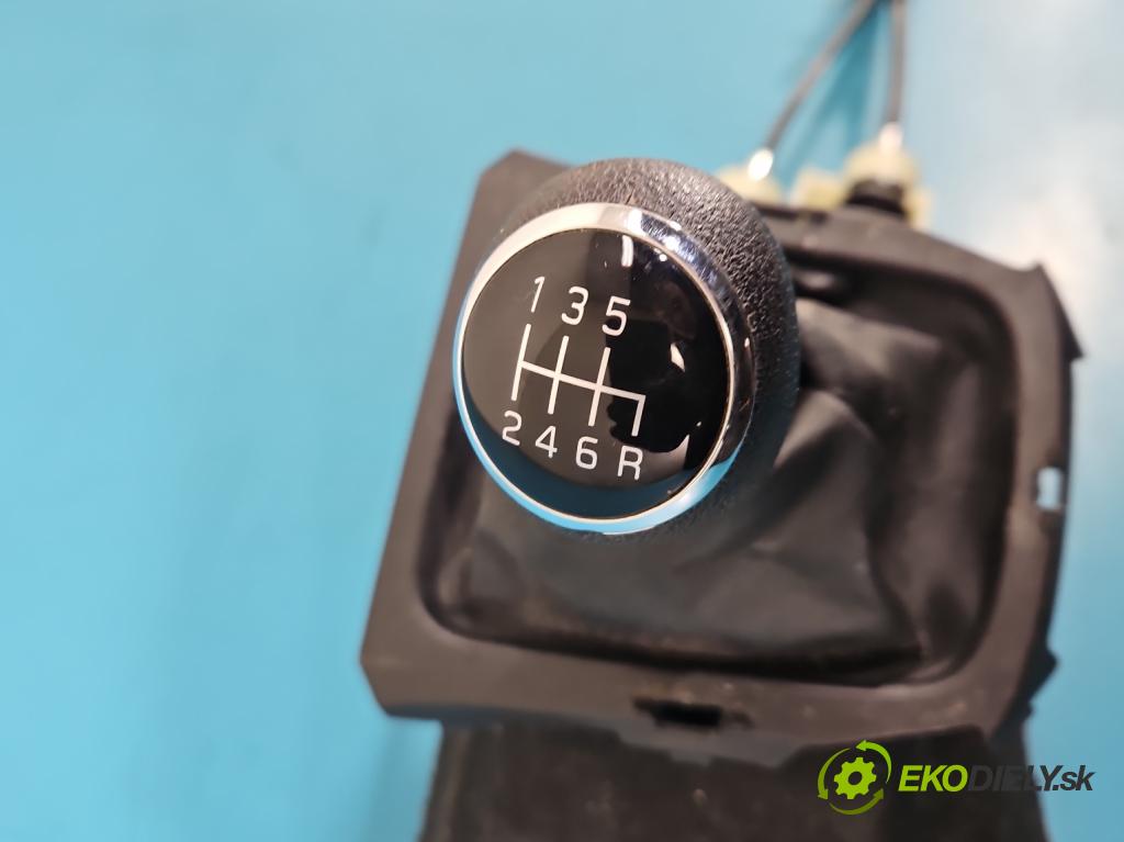 Suzuki SX4 S-Cross 2013-2021 1.4 T 129 hp manual 95 kW 1373 cm3 5- kulisa změny stupňová  (Řadicí páka (kulisa) )