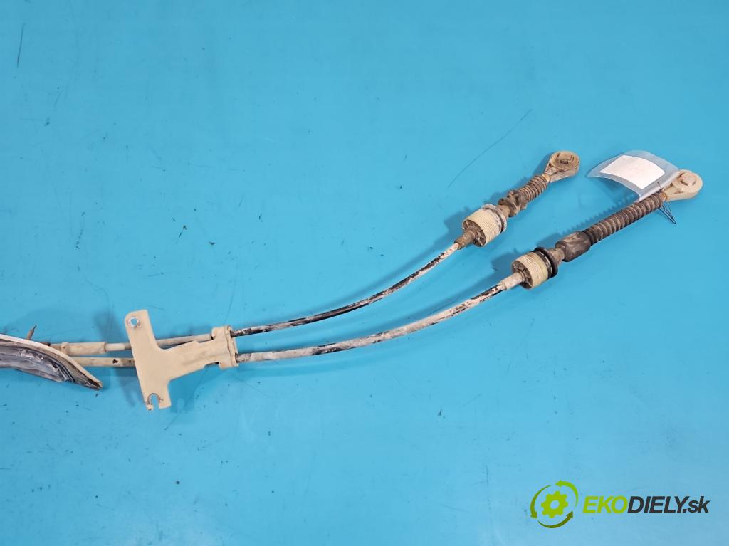 Suzuki SX4 S-Cross 2013-2021 1.4 T 129 hp manual 95 kW 1373 cm3 5- kulisa změny stupňová  (Řadicí páka (kulisa) )