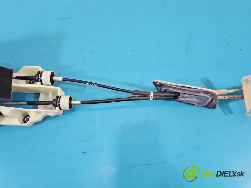 Suzuki SX4 S-Cross 2013-2021 1.4 T 129 hp manual 95 kW 1373 cm3 5- kulisa změny stupňová  (Řadicí páka (kulisa) )