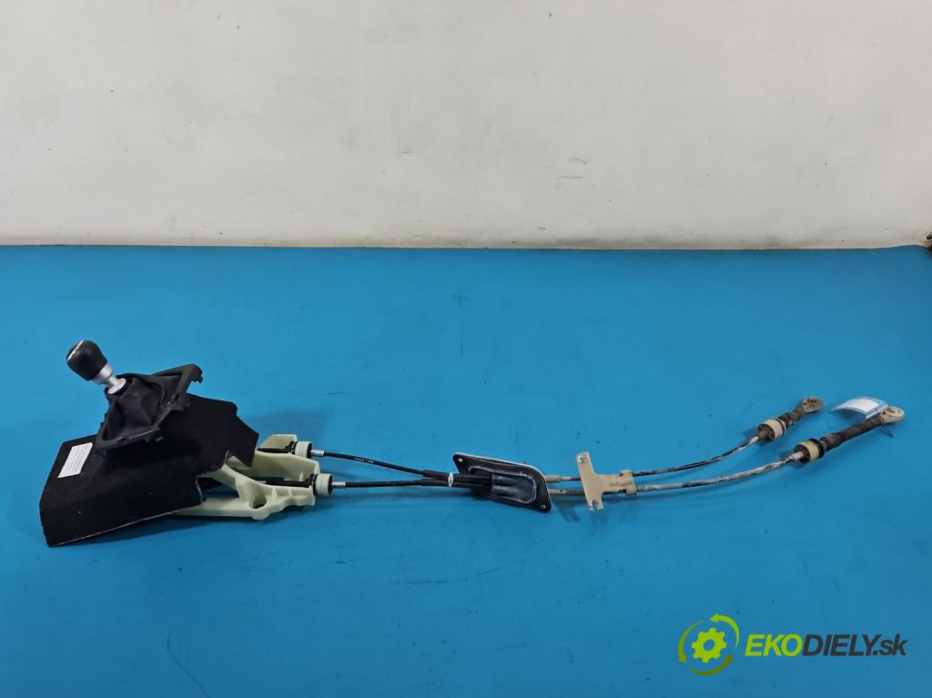 Suzuki SX4 S-Cross 2013-2021 1.4 T 129 hp manual 95 kW 1373 cm3 5- kulisa změny stupňová  (Řadicí páka (kulisa) )