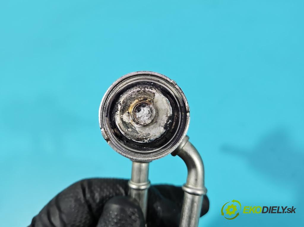 Peugeot 3008 II 2016-2023 1.5 hdi 131 HP automatic 96 kW 1499 cm3 5- vstrek 9842811780 (Vstrekovač paliva)