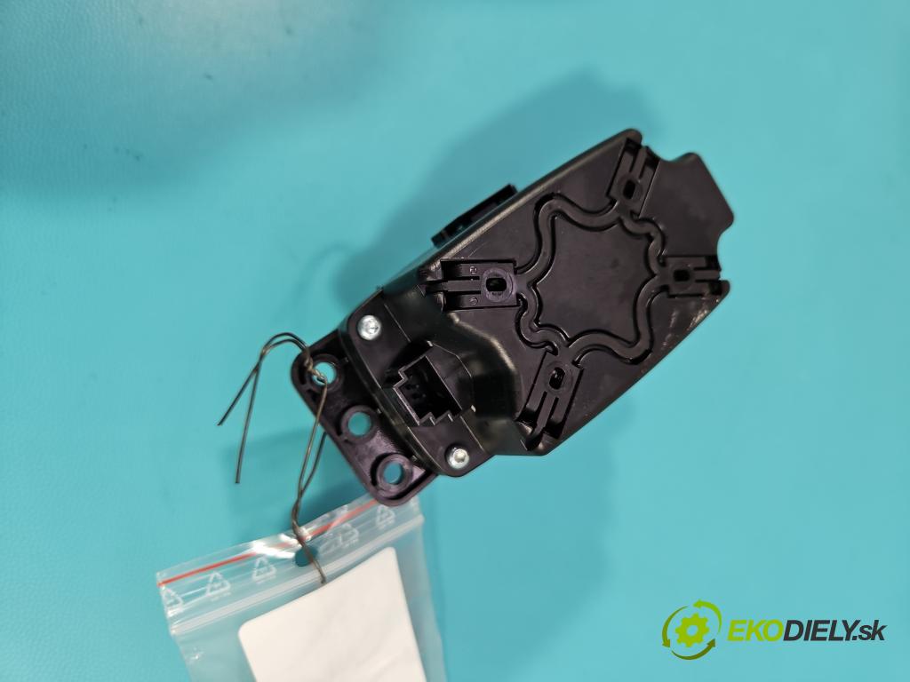 Mercedes B W246  2011-2018 2.1 cdi 136 HP automatic 100 kW 2143 cm3 5- prepínač rádio: navigácie A2469005615