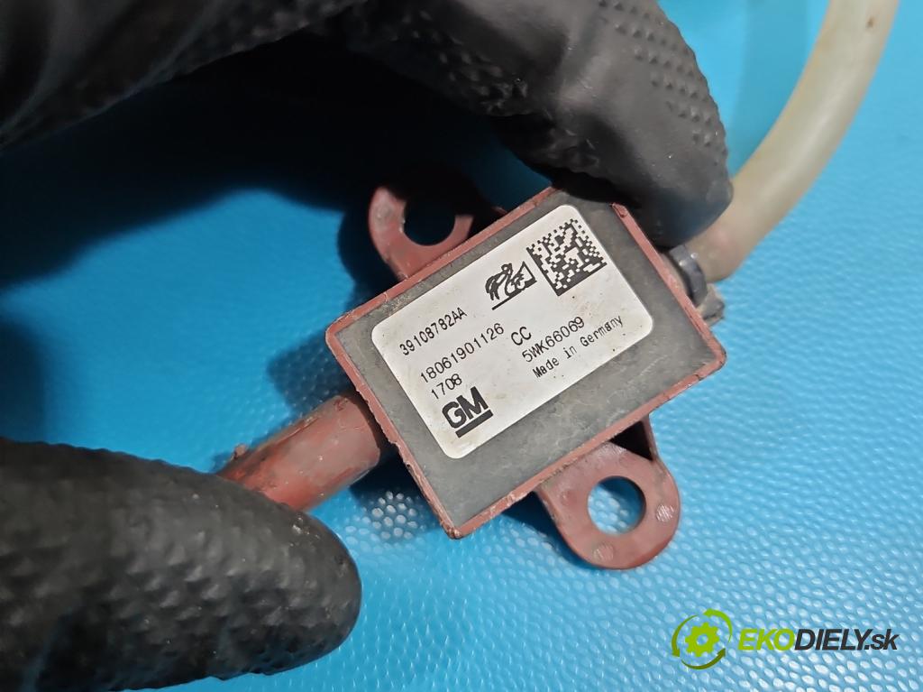Opel Insignia B 2017-2022 2.0 T 260 HP automatic 191 kW 1998 cm3 5- snímač šokovat: 39108782AA (Snímač nárazu)