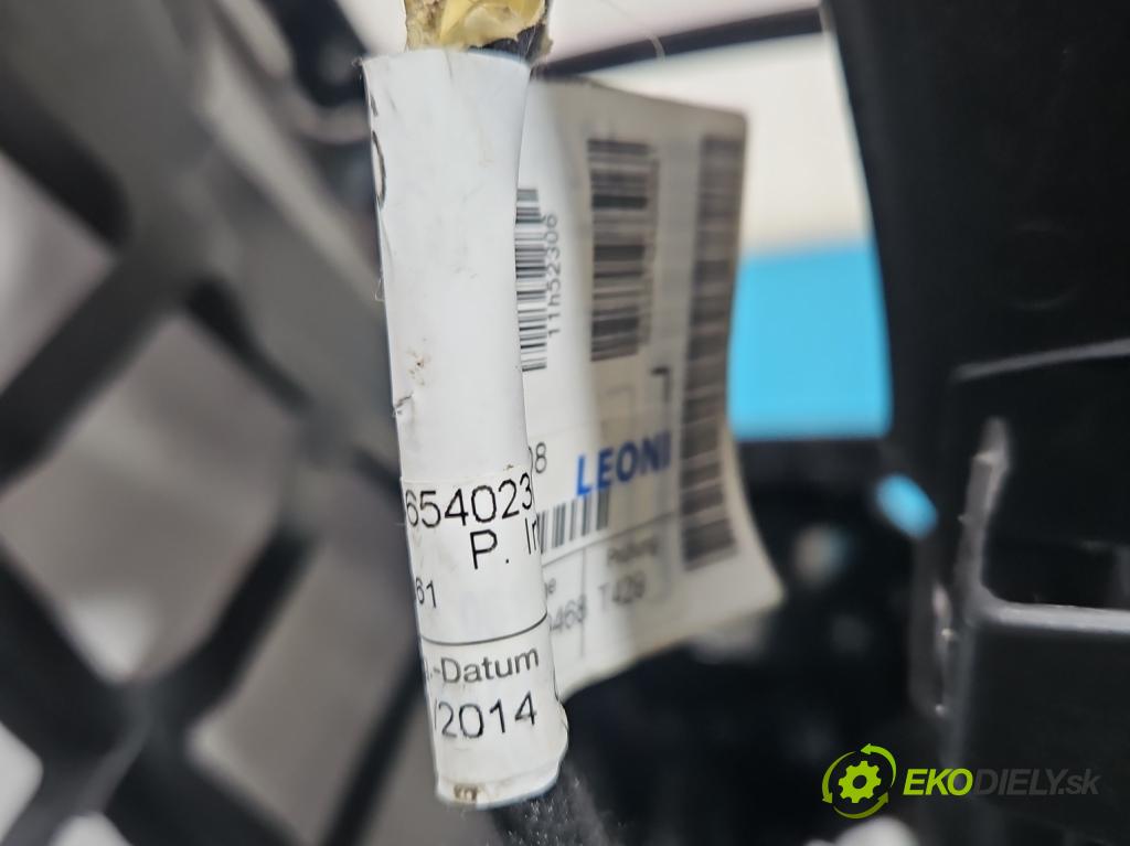 Mercedes B W246  2011-2018 2.1 cdi 136 HP automatic 100 kW 2143 cm3 5- operadlo  (Lakťová opierka)