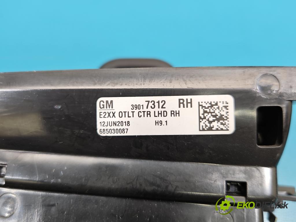 Opel Insignia B 2017-2022 2.0 T 260 HP automatic 191 kW 1998 cm3 5- Mřížka: kúrenia stredová 39017311 (Mriežka kúrenia (fukár))