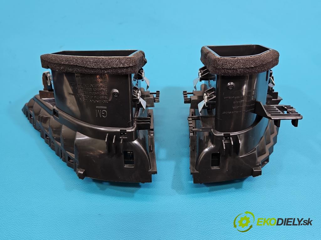 Opel Insignia B 2017-2022 2.0 T 260 HP automatic 191 kW 1998 cm3 5- Mřížka: kúrenia stredová 39017311 (Mriežka kúrenia (fukár))