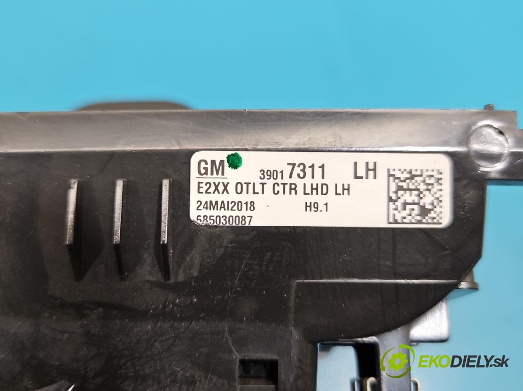 Opel Insignia B 2017-2022 2.0 T 260 HP automatic 191 kW 1998 cm3 5- Mřížka: kúrenia stredová 39017311 (Mriežka kúrenia (fukár))