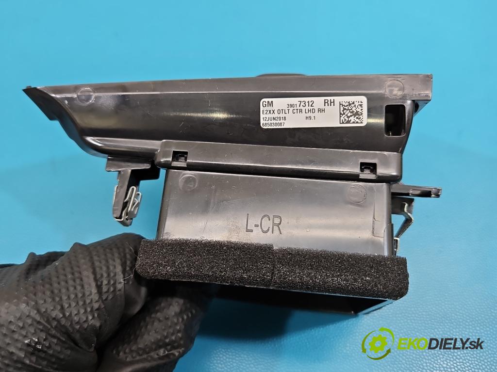 Opel Insignia B 2017-2022 2.0 T 260 HP automatic 191 kW 1998 cm3 5- Mřížka: kúrenia stredová 39017311 (Mriežka kúrenia (fukár))