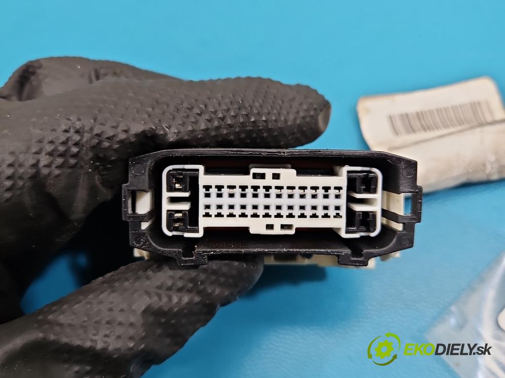 Peugeot 3008 II 2016-2023 1.5 hdi 131 HP automatic 96 kW 1499 cm3 5- Zväzok: ostatné 9826262280