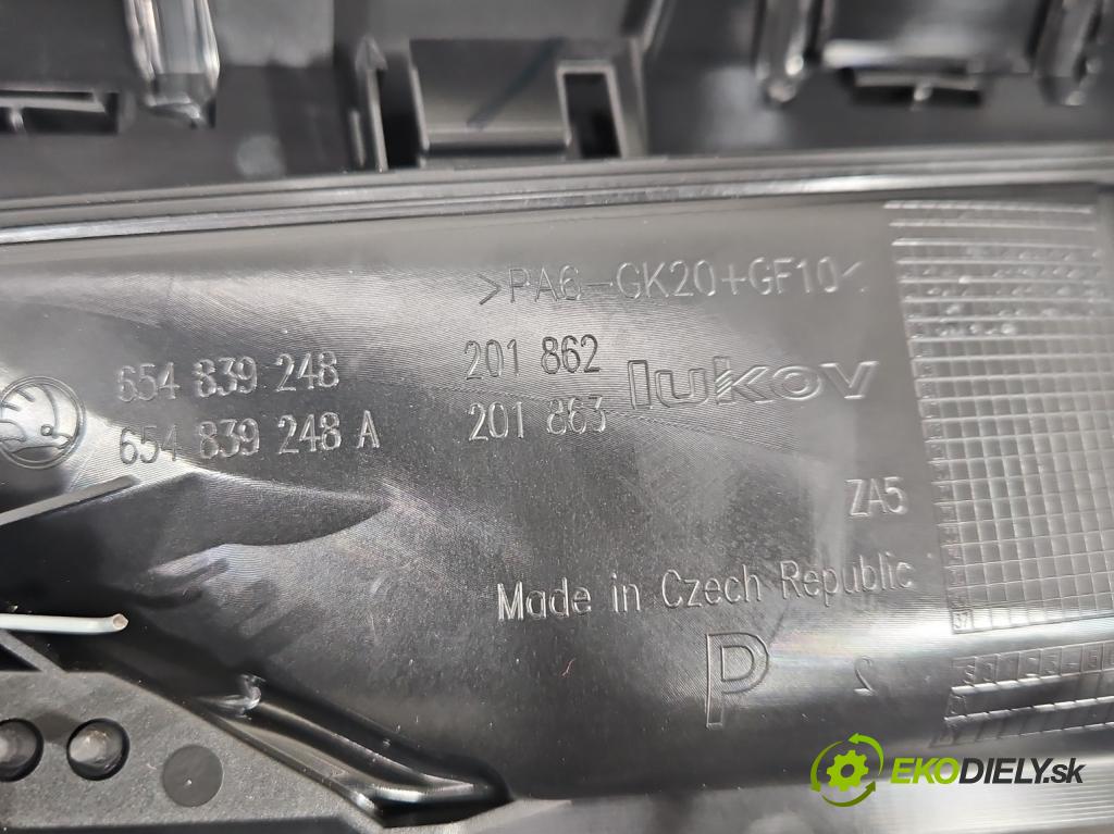 Skoda Scala 2019- 1.5 TSI 150 HP manual 110 kW 1498 cm3 5- Čalounictví: dvere zadné pravé