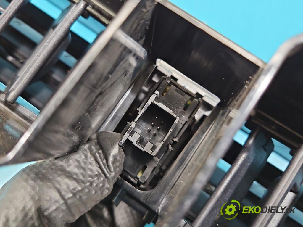 Skoda Scala 2019- 1.5 TSI 150 HP manual 110 kW 1498 cm3 5- Mřížka: kúrenia stredová 654820951 (Mriežka kúrenia (fukár))