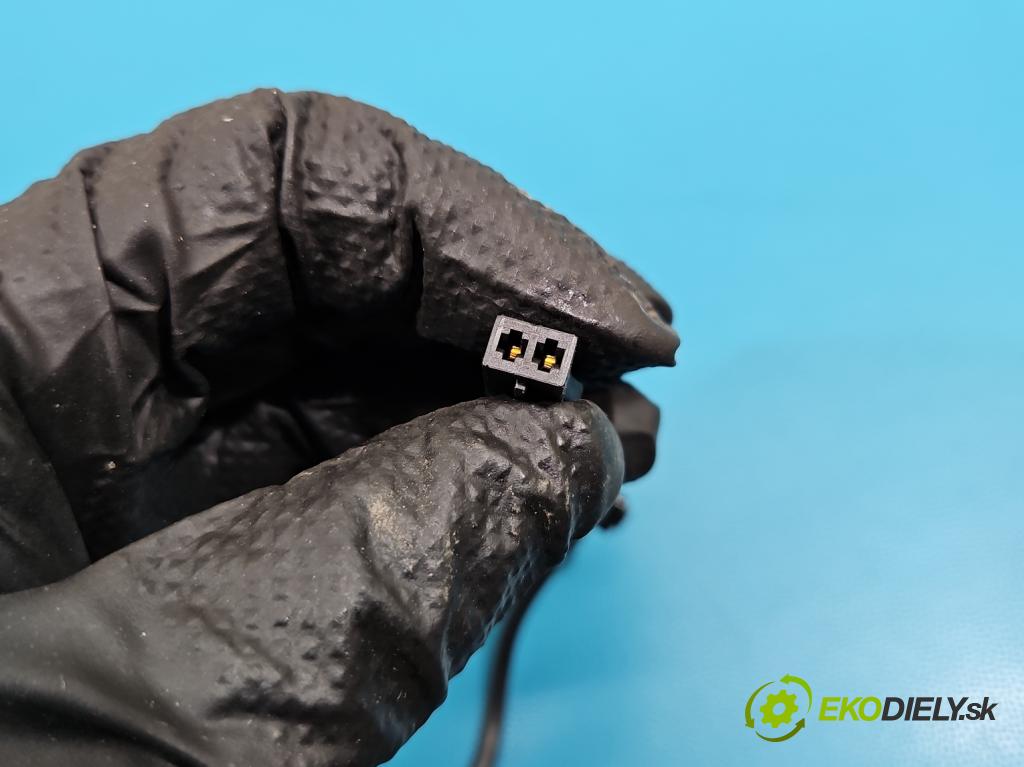 Skoda Scala 2019- 1.5 TSI 150 HP manual 110 kW 1498 cm3 5- pas bezpečnosť: predné pravý 654857755A