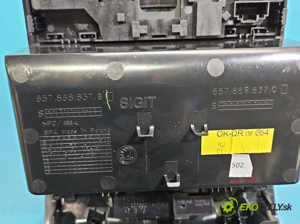 Skoda Scala 2019- 1.5 TSI 150 HP manual 110 kW 1498 cm3 5- svetlo / reflektor interiéra 657868837B