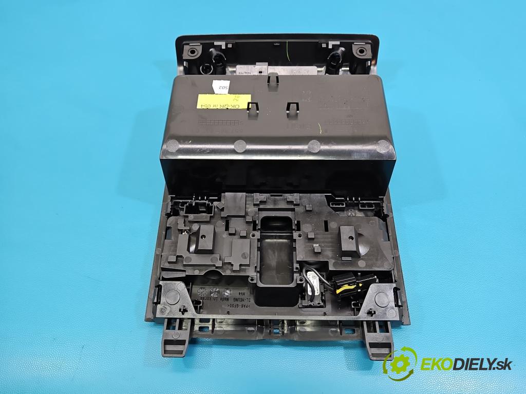 Skoda Scala 2019- 1.5 TSI 150 HP manual 110 kW 1498 cm3 5- svetlo / reflektor interiéra 657868837B