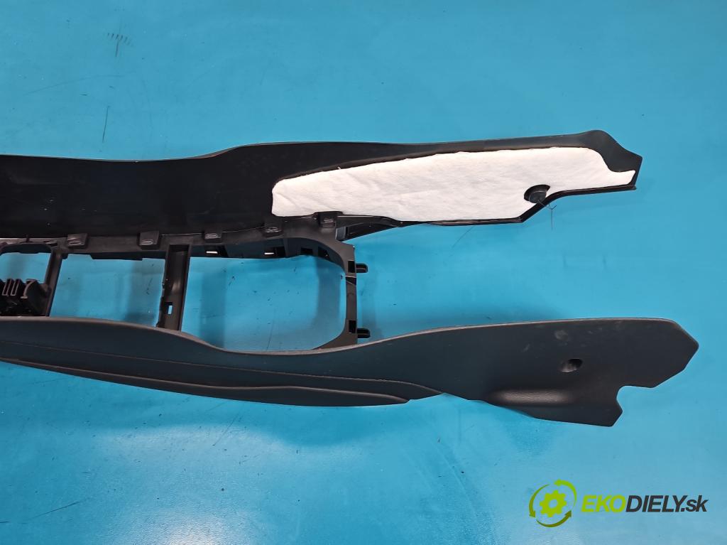 Skoda Scala 2019- 1.5 TSI 150 hp manual 110 kW 1498 cm3 5- loketní opěrka  (Loketní opěrka)