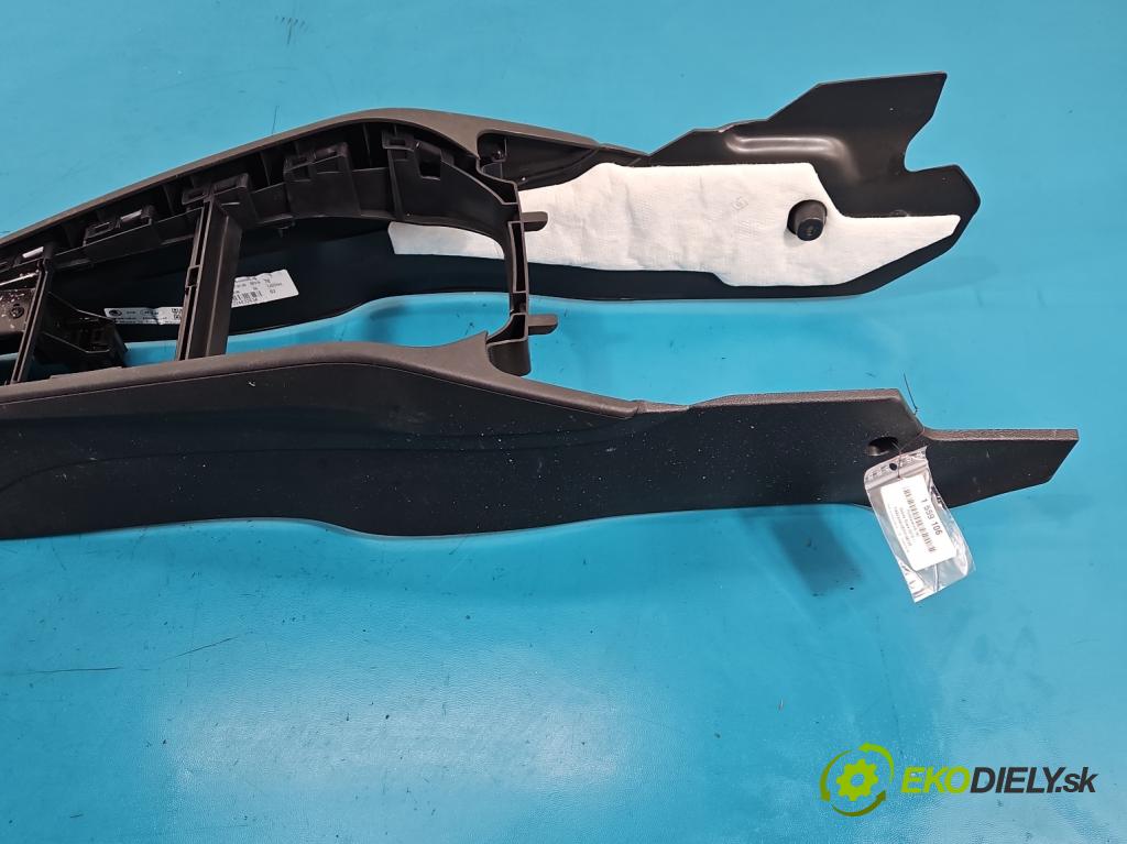 Skoda Scala 2019- 1.5 TSI 150 hp manual 110 kW 1498 cm3 5- loketní opěrka  (Loketní opěrka)