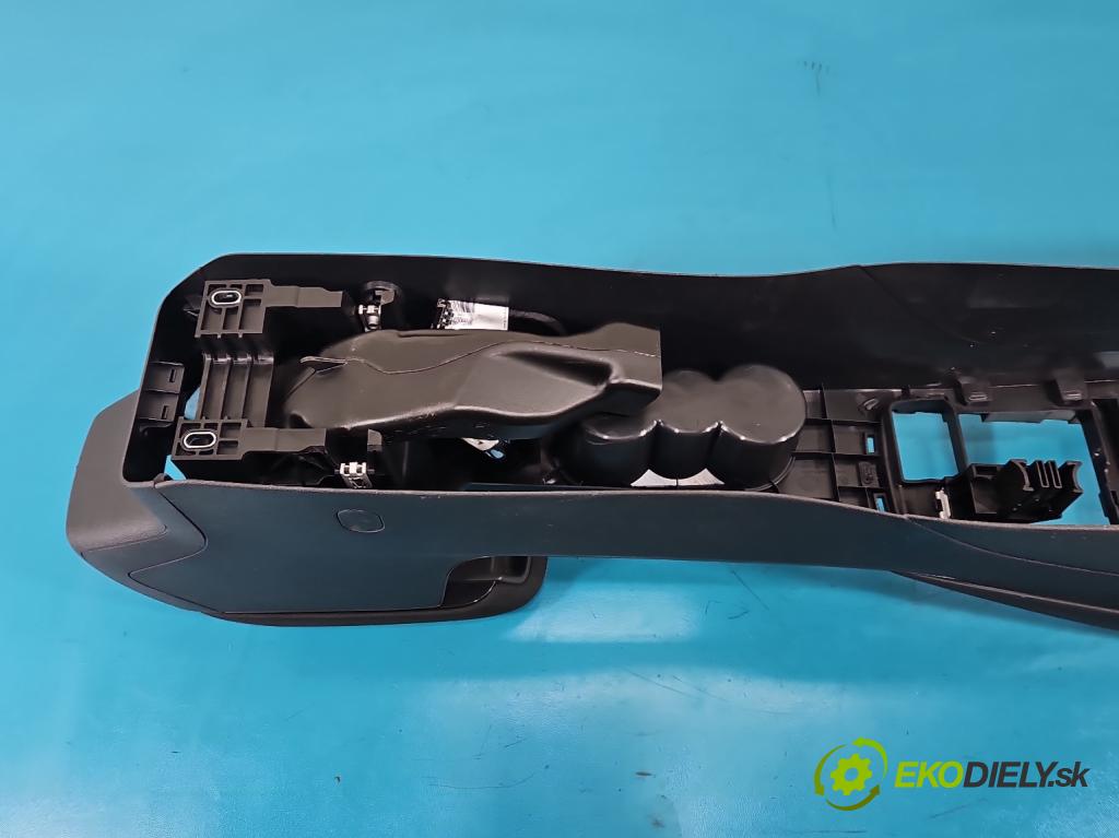 Skoda Scala 2019- 1.5 TSI 150 hp manual 110 kW 1498 cm3 5- loketní opěrka  (Loketní opěrka)