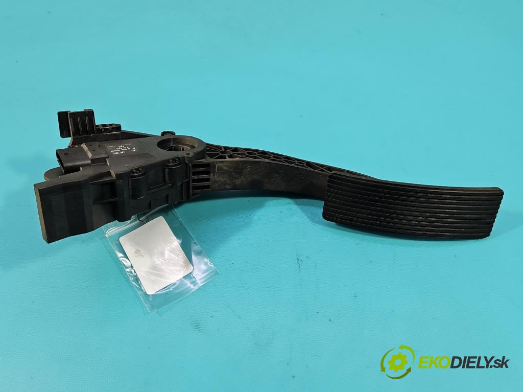 Mercedes B W246  2011-2018 2.1 cdi 136hp automatic 100 kW 2143 cm3 5- pedal plyn: potenciometr: A2463001404