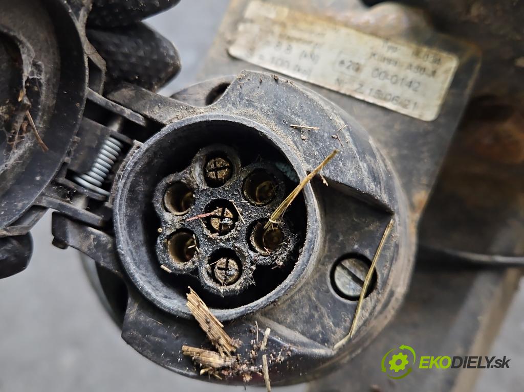 Honda CR-V II 2001-2006 2.0 16V 150 HP manual 110 kW 1998 cm3 5- Hák: vlečení:  (Ťažné zariadenie)