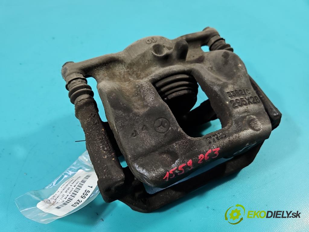 Mercedes B W246  2011-2018 2.1 cdi 136 HP automatic 100 kW 2143 cm3 5- brzdič predné ľavý  (Kľučka dverí ostatné)