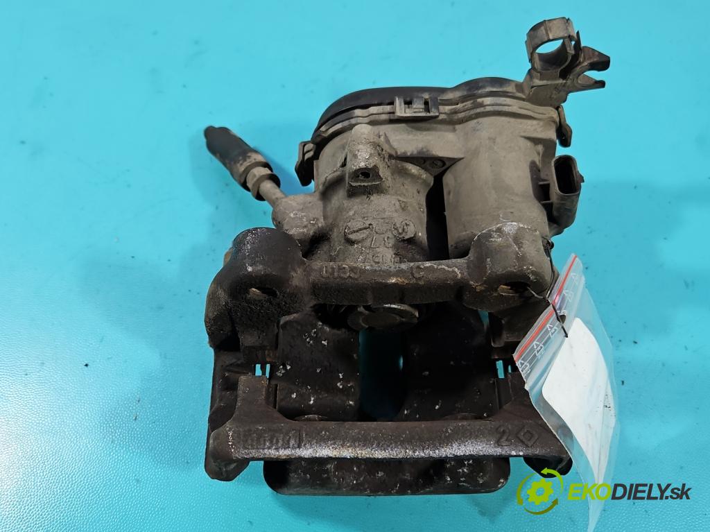 Mercedes B W246  2011-2018 2.1 cdi 136hp automatic 100 kW 2143 cm3 5- brzdič zadní levý  (Klika dveří ostatní)