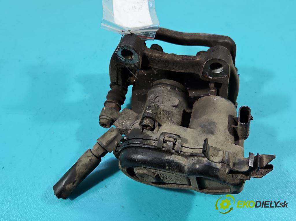 Mercedes B W246  2011-2018 2.1 cdi 136hp automatic 100 kW 2143 cm3 5- brzdič zadní pravý  (Klika dveří ostatní)