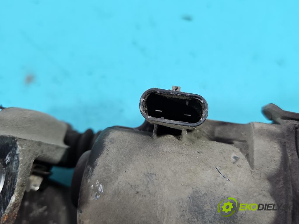 Mercedes B W246  2011-2018 2.1 cdi 136hp automatic 100 kW 2143 cm3 5- brzdič zadní pravý  (Klika dveří ostatní)