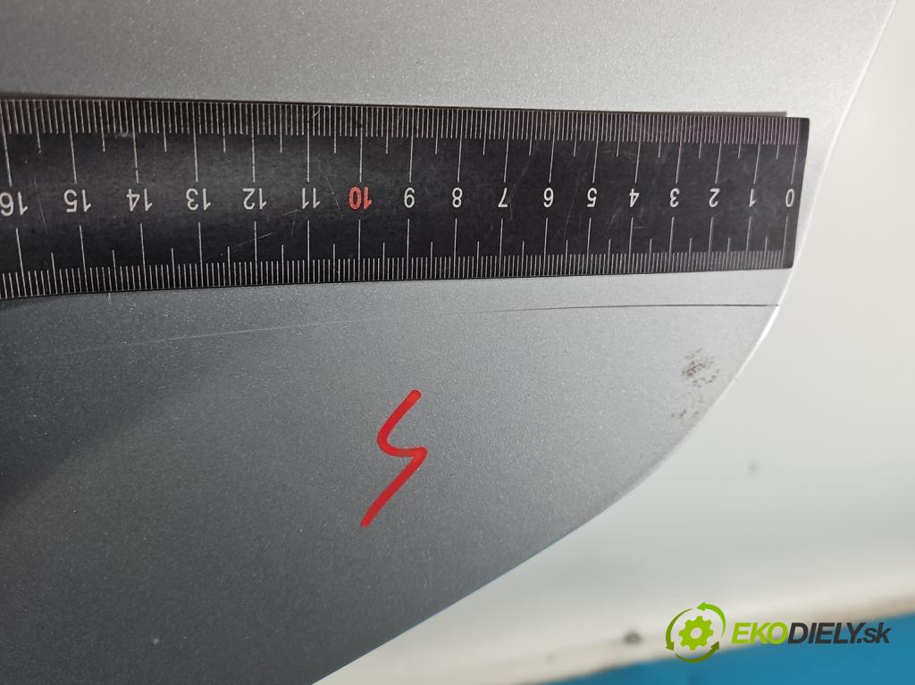 Fiat Punto Grande 1.4 8V 77 HP manual 57 kW 1368 cm3 5- dvere zadné ľavé  (Kľučka dverí ostatné)