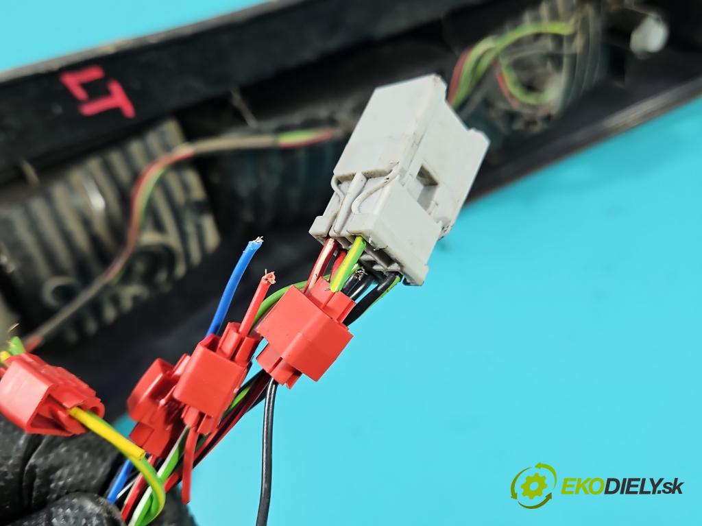 Honda CR-V II 2001-2006 2.0 16V 150 hp manual 110 kW 1998 cm3 5- světlo zadní levé 2VP238014-01 (Klika dveří ostatní)