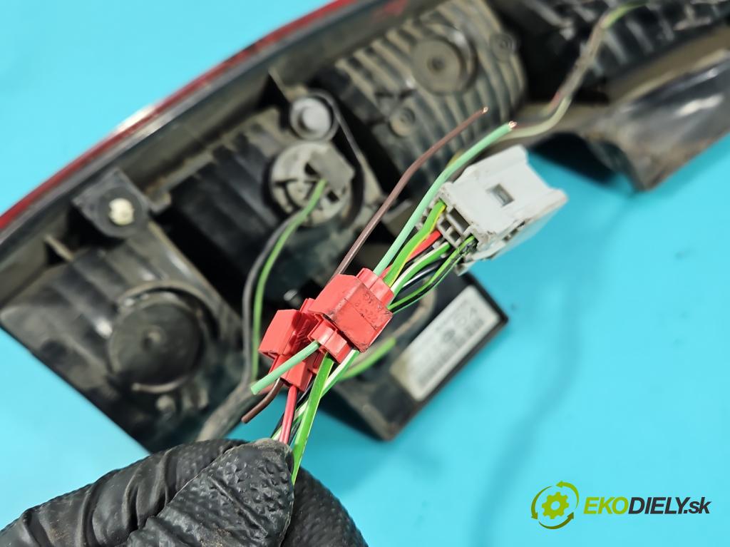 Honda CR-V II 2001-2006 2.0 16V 150 HP manual 110 kW 1998 cm3 5- svetlo / reflektor zadné pravé 3350A-SCA-G000 (Kľučka dverí ostatné)