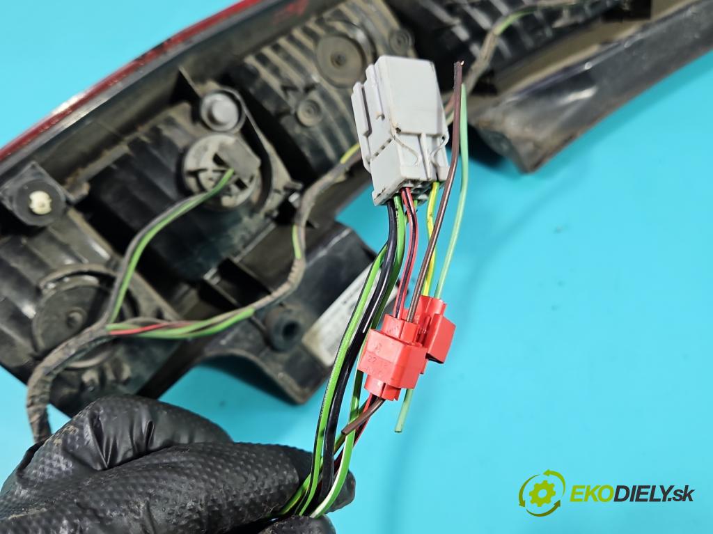 Honda CR-V II 2001-2006 2.0 16V 150 HP manual 110 kW 1998 cm3 5- svetlo / reflektor zadné pravé 3350A-SCA-G000 (Kľučka dverí ostatné)