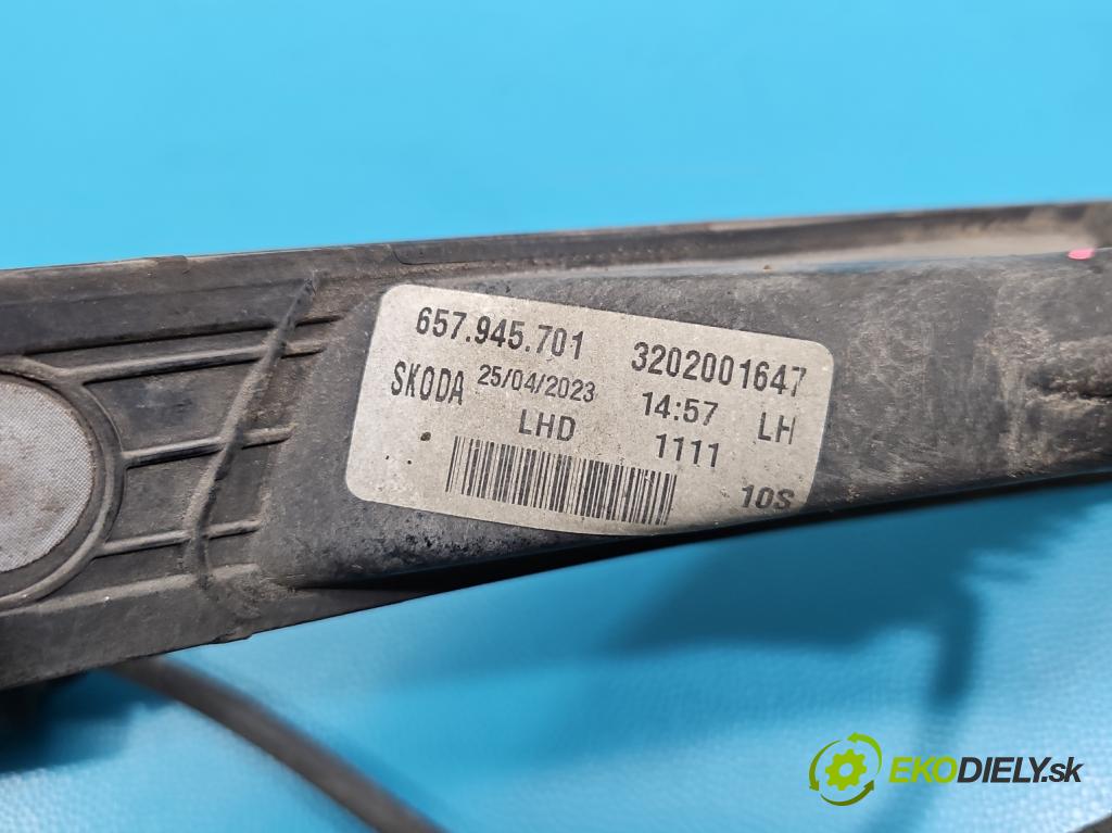 Skoda Scala 2019- 1.5 TSI 150 HP manual 110 kW 1498 cm3 5- svetlo / reflektor zadné ľavé nárazník 657945701