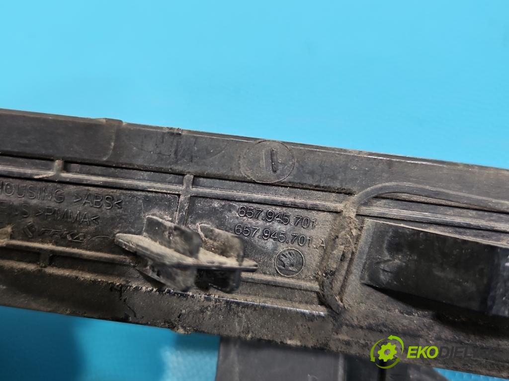 Skoda Scala 2019- 1.5 TSI 150 HP manual 110 kW 1498 cm3 5- svetlo / reflektor zadné ľavé nárazník 657945701