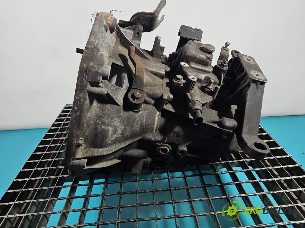 Fiat Punto Grande 1.4 8V 77 hp manual 57 kW 1368 cm3 5- převodovka stupňová manual