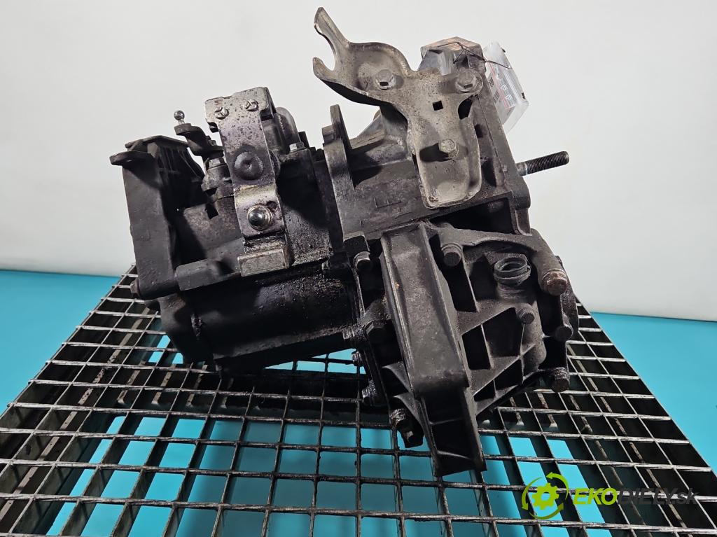 Fiat Punto Grande 1.4 8V 77 hp manual 57 kW 1368 cm3 5- převodovka stupňová manual