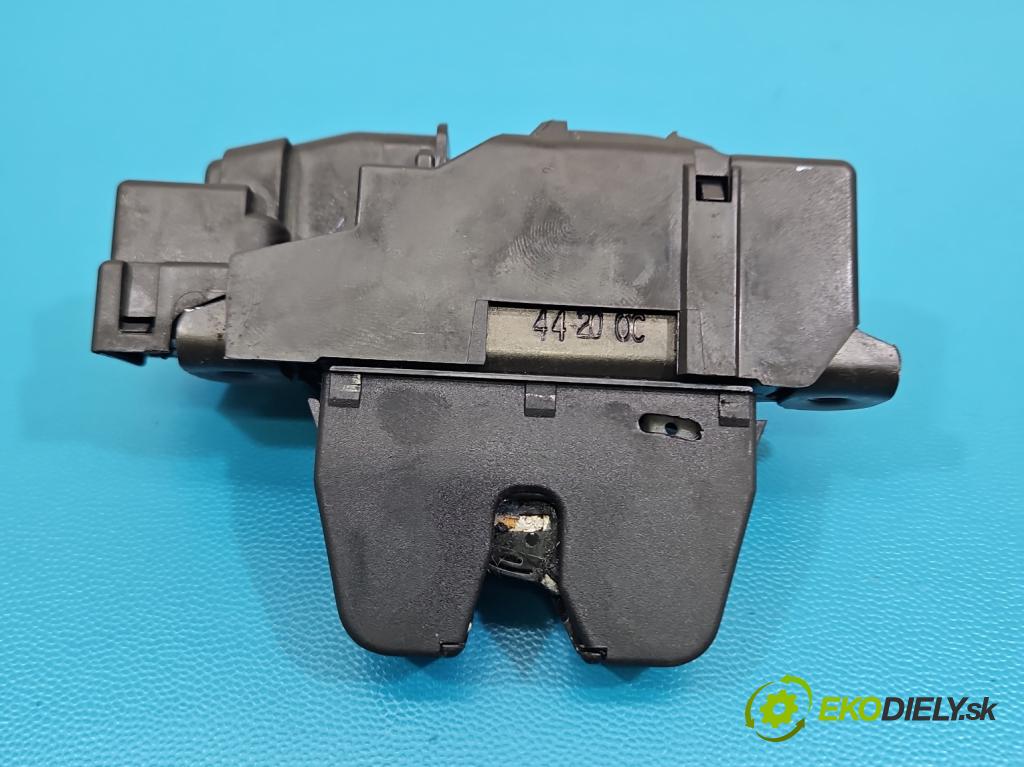 Citroen C5 Aircross 17-25 1.2 T 131 HP manual 96 kW 1199 cm3 5- zámok kufrové dvere zadné 9816195380