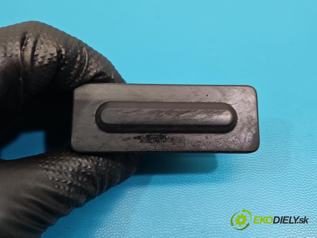 Citroen C5 Aircross 17-25 1.2 T 131 HP manual 96 kW 1199 cm3 5- rukoväť kufrové dvere zadné 9820395580