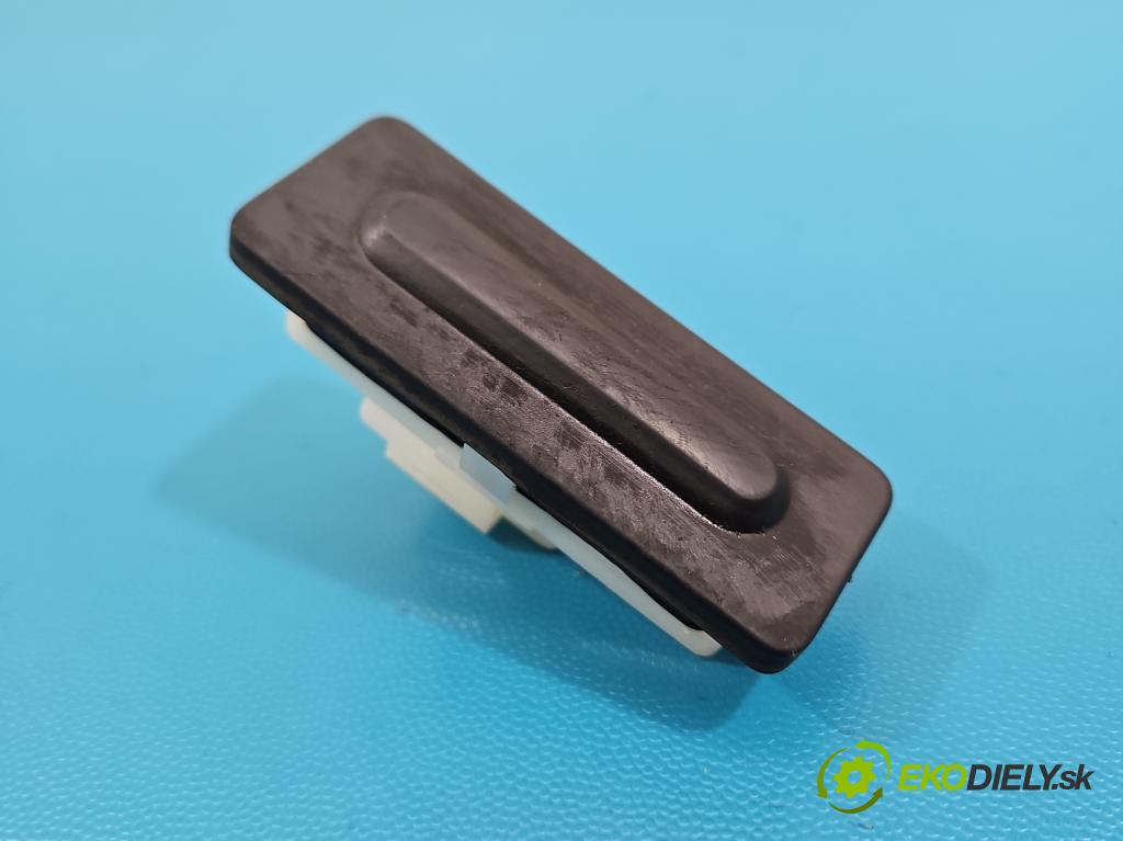 Citroen C5 Aircross 17-25 1.2 T 131 HP manual 96 kW 1199 cm3 5- rukoväť kufrové dvere zadné 9820395580