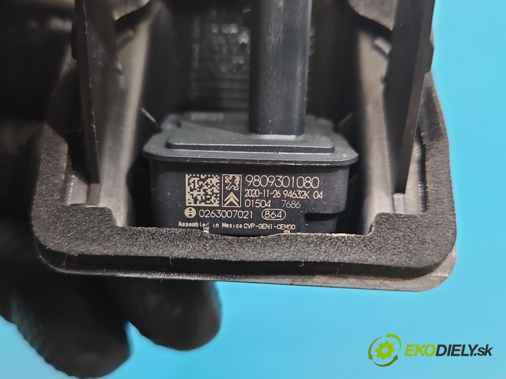 Citroen C5 Aircross 17-25 1.2 T 131 HP manual 96 kW 1199 cm3 5- Kamera cúvania 9809301080