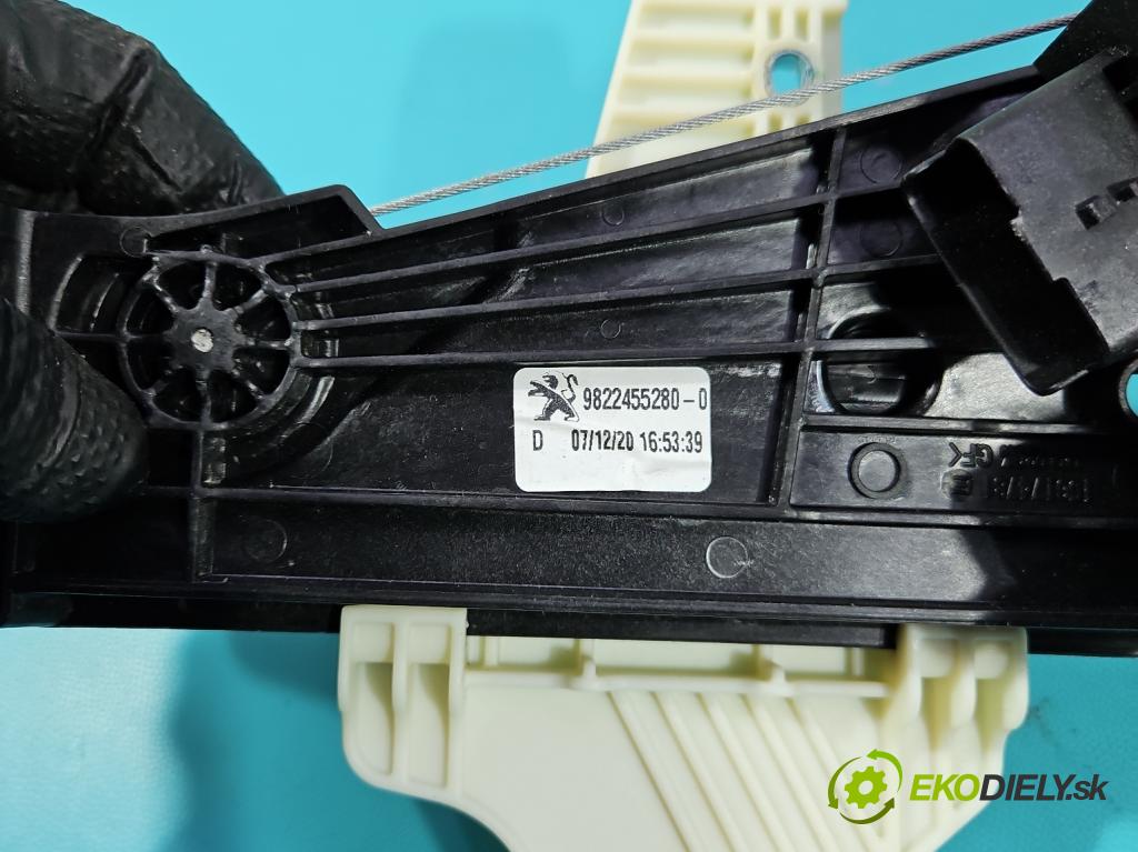 Citroen C5 Aircross 17-25 1.2 T 131 HP manual 96 kW 1199 cm3 5- mechanizmus okna zadné pravý 9822455280