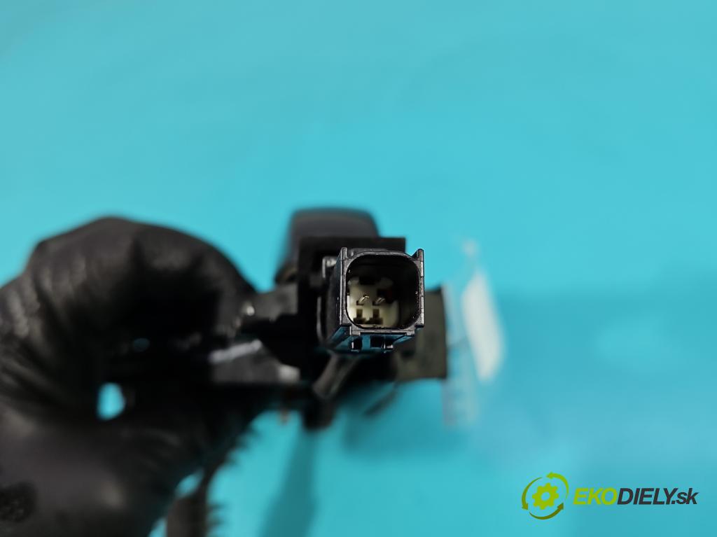 Fiat Freemont 2.0 jtd 170 hp manual 125 kW 1956 cm3 5- klika přední pravé 04589861 (Klika dveří ostatní)