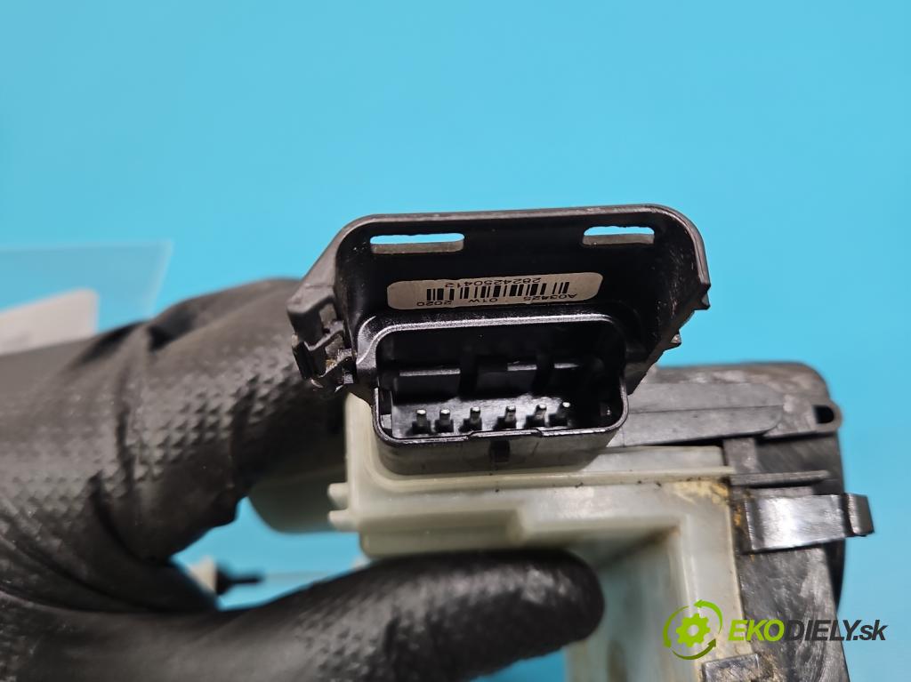 Citroen C5 Aircross 17-25 1.2 T 131 HP manual 96 kW 1199 cm3 5- zámok predné pravý 279624