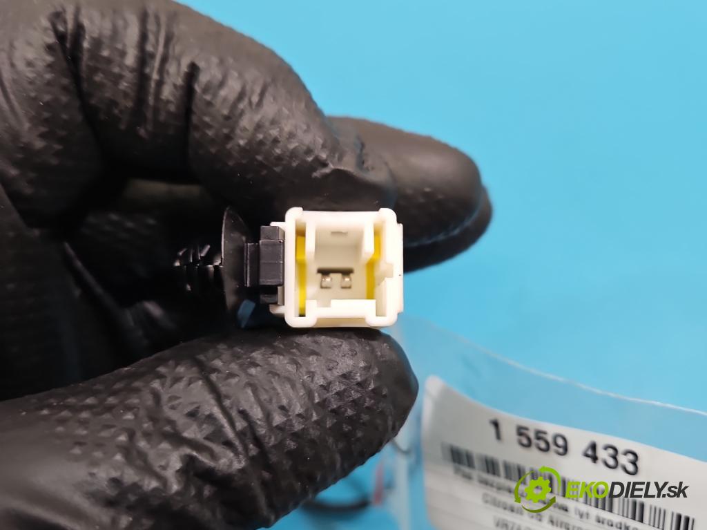 Citroen C5 Aircross 17-25 1.2 T 131 HP manual 96 kW 1199 cm3 5- pas bezpečnosť: zadné stredný 9822364877