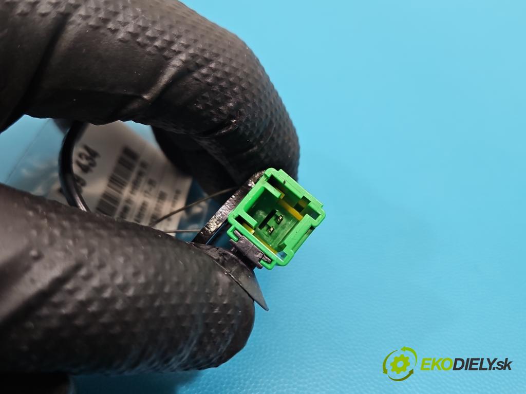 Citroen C5 Aircross 17-25 1.2 T 131 HP manual 96 kW 1199 cm3 5- pas bezpečnosť: zadné stredný 9823039277