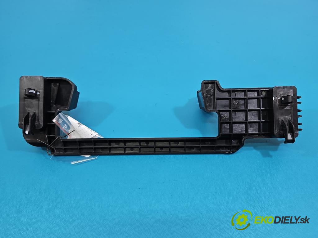 Citroen C5 Aircross 17-25 1.2 T 131 HP manual 96 kW 1199 cm3 5- Rukojeť: ostatné 9819883580